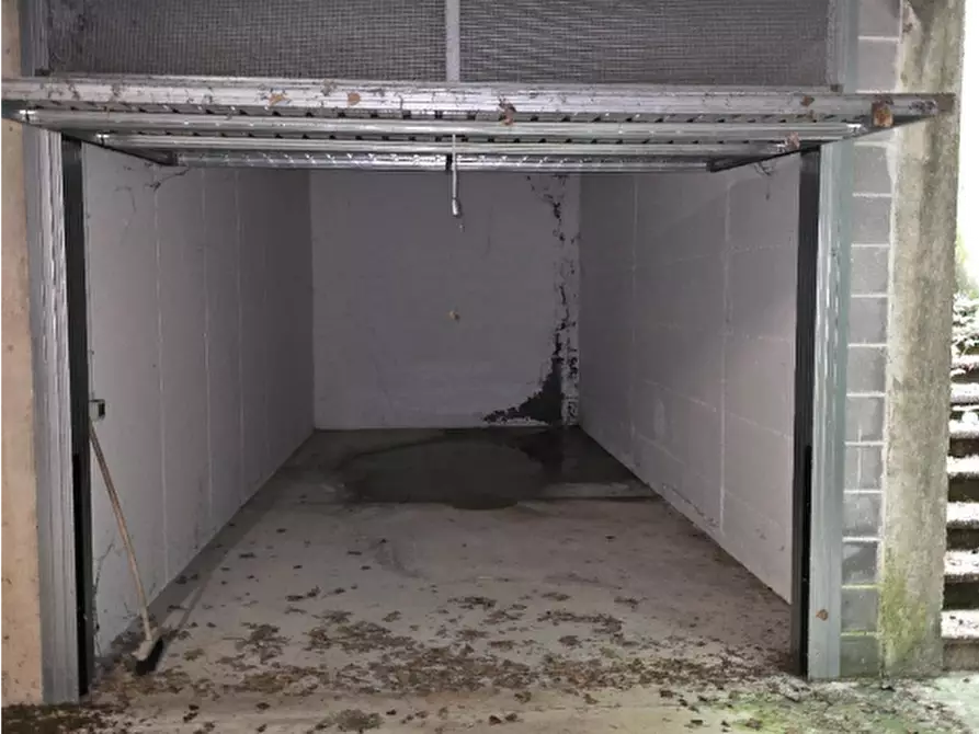 Immagine 2 di Garage in vendita  in Via delle Rose a Campoformido