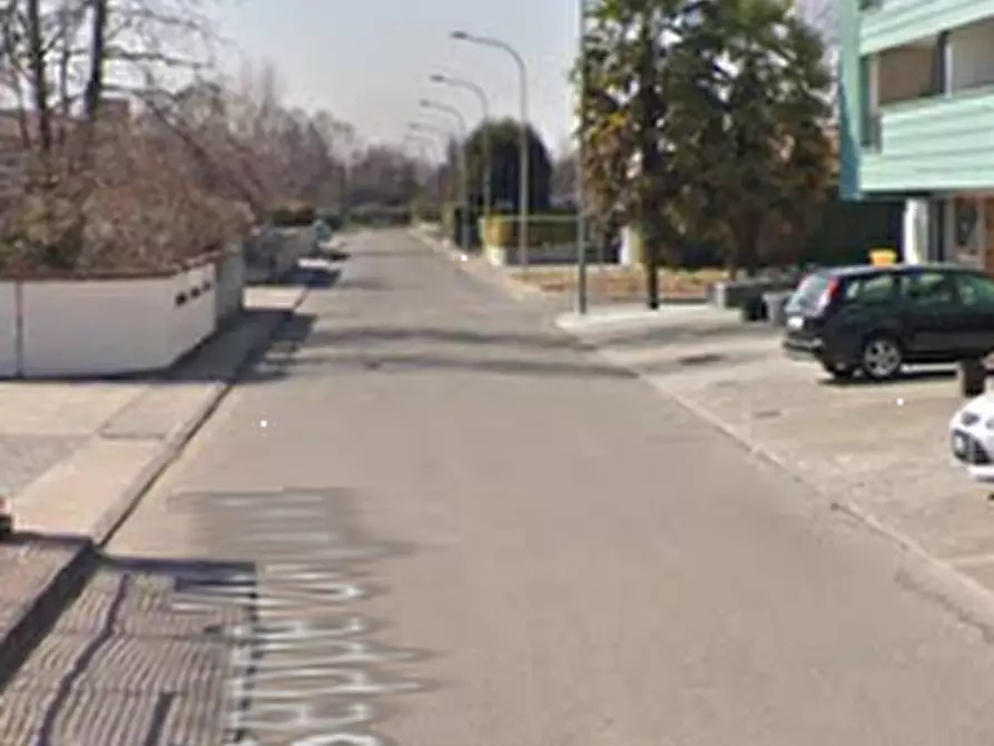 Immagine 5 di Negozio in vendita  in Via Giuseppe Ungaretti a Rivignano