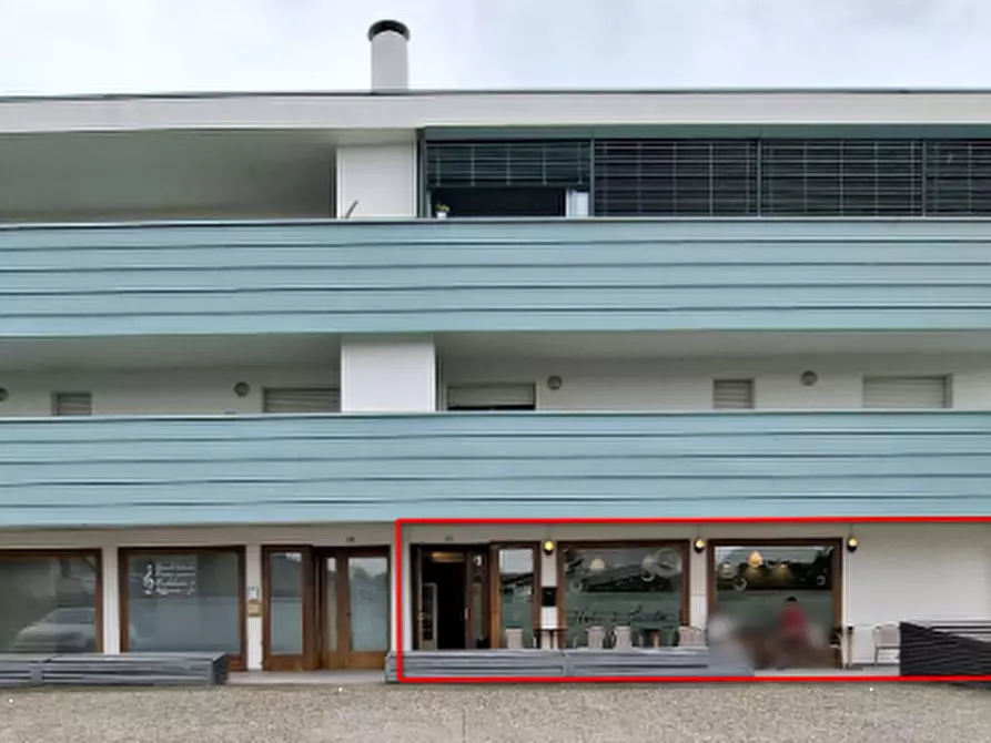 Immagine 1 di Negozio in vendita  in Via Giuseppe Ungaretti a Rivignano