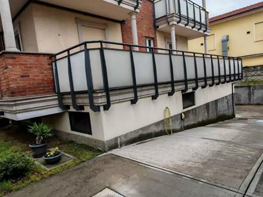 Immagine 8 di Negozio in vendita  in Via Leopardi a Trezzano Sul Naviglio