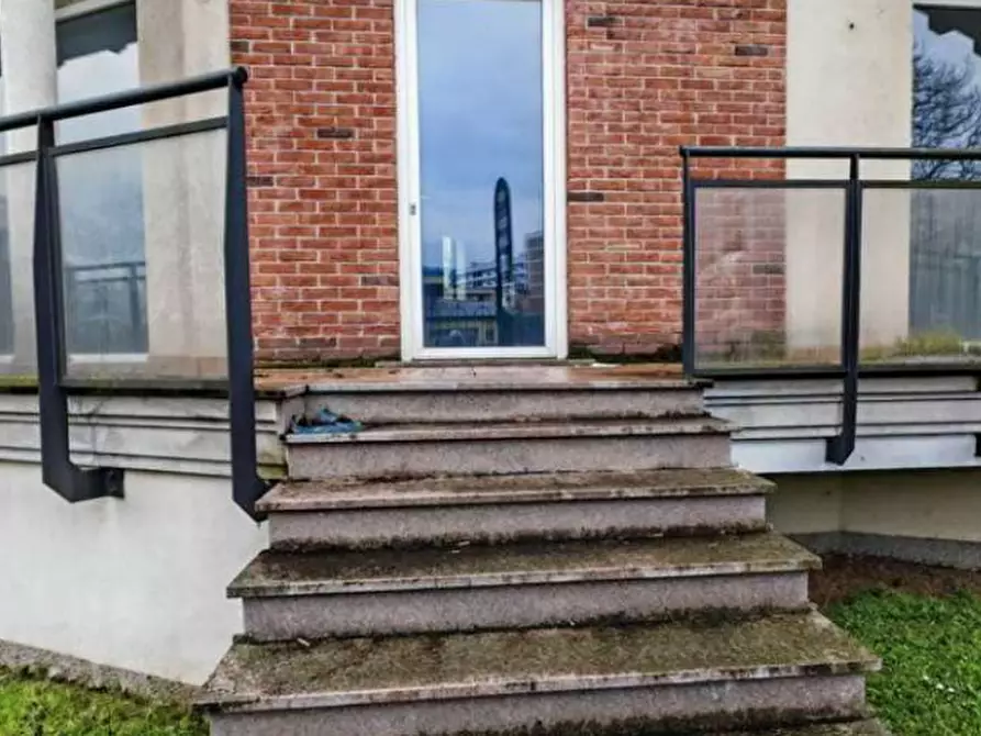 Immagine 9 di Negozio in vendita  in Via Leopardi a Trezzano Sul Naviglio