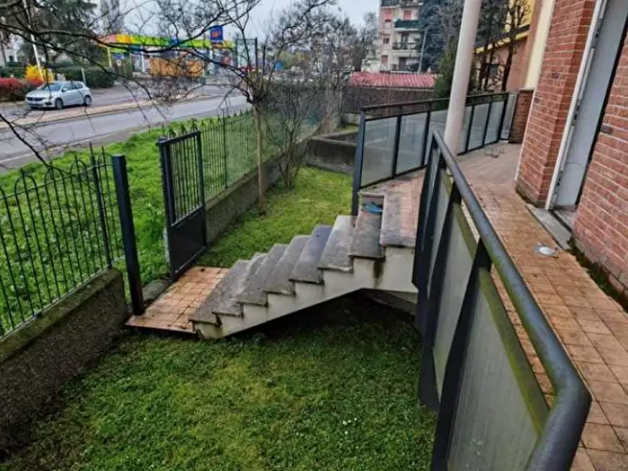 Immagine 3 di Negozio in vendita  in Via Leopardi a Trezzano Sul Naviglio