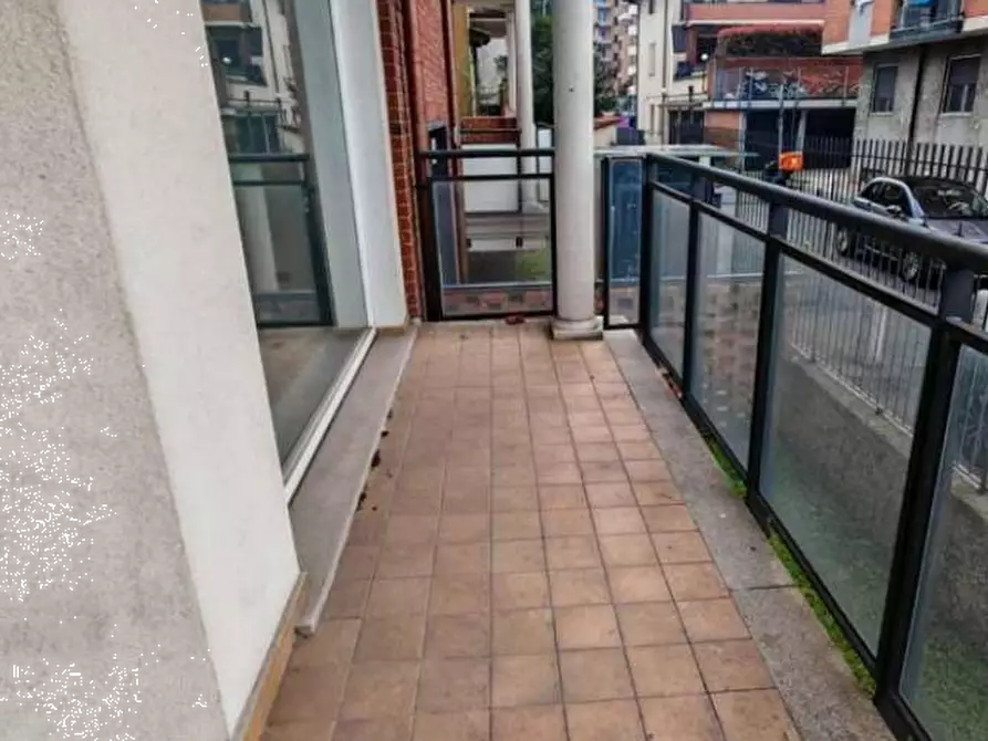 Immagine 4 di Negozio in vendita  in Via Leopardi a Trezzano Sul Naviglio