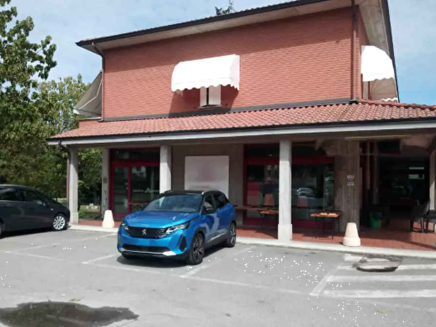 Immagine 1 di Negozio in vendita  in Via Filippo Turati a Quattro Castella
