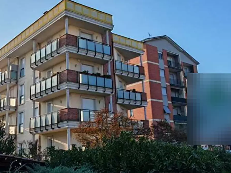 Immagine 3 di Appartamento in vendita  in Via Leopardi a Trezzano Sul Naviglio