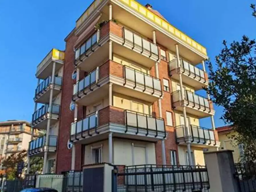 Immagine 6 di Appartamento in vendita  in Via Leopardi a Trezzano Sul Naviglio