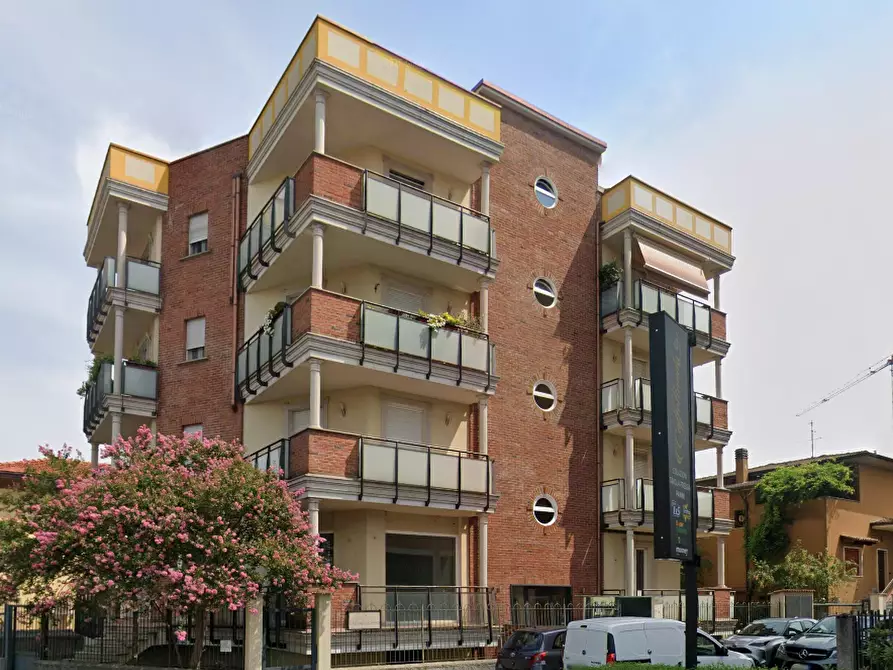 Immagine 8 di Appartamento in vendita  in Via Leopardi a Trezzano Sul Naviglio