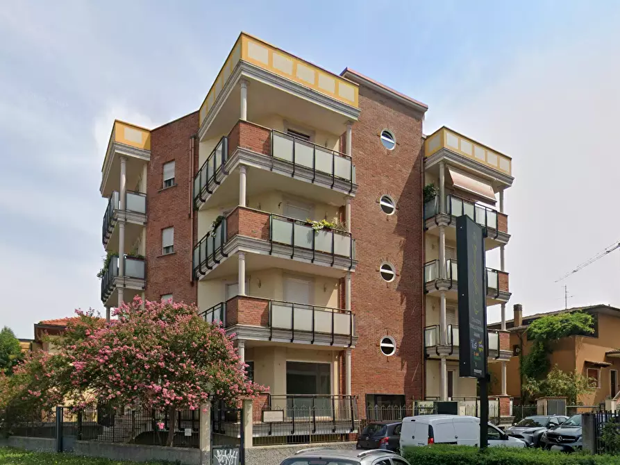 Immagine 11 di Appartamento in vendita  in Via Leopardi a Trezzano Sul Naviglio