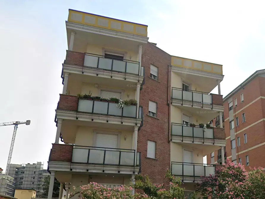 Immagine 13 di Appartamento in vendita  in Via Leopardi a Trezzano Sul Naviglio