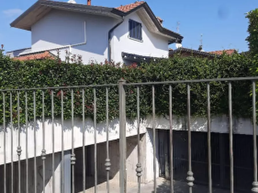 Immagine 2 di Garage in vendita  in Via Alessandro Volta a Cassano D'adda