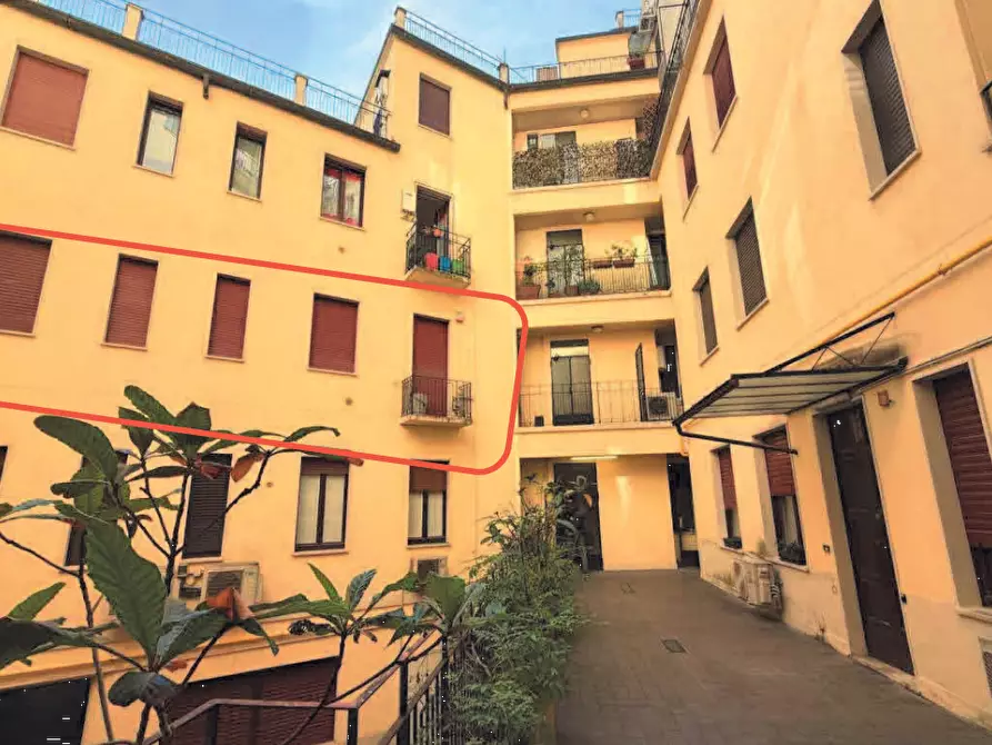 Immagine 2 di Appartamento in vendita  in Via Carroccio  a Milano