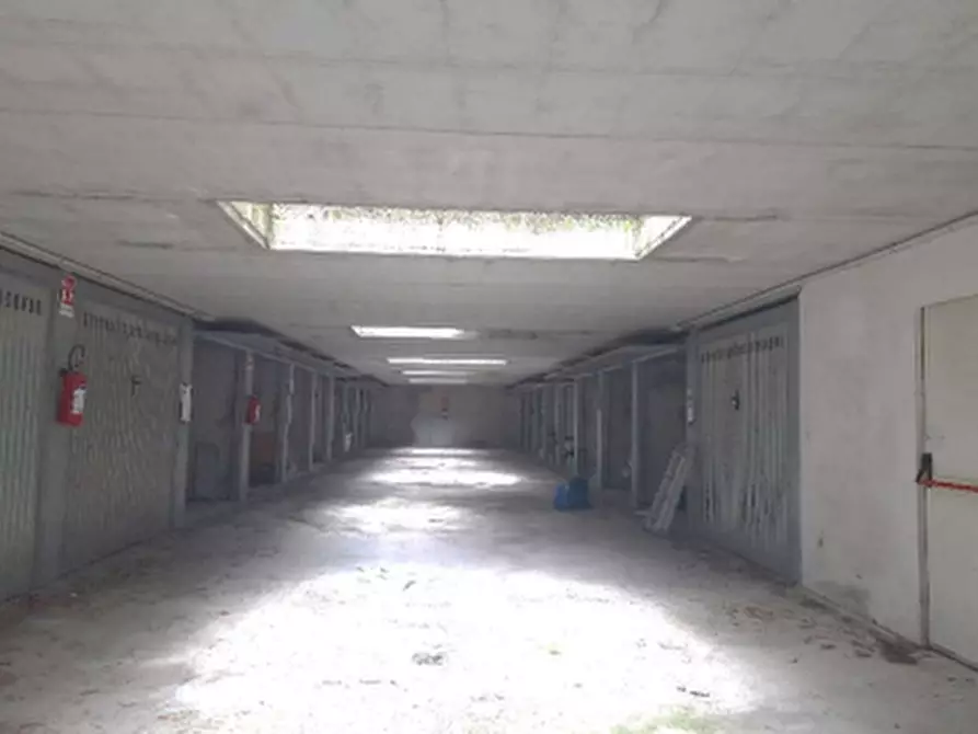 Immagine 1 di Garage in vendita  in Via Alessandro Volta a Cassano D'adda