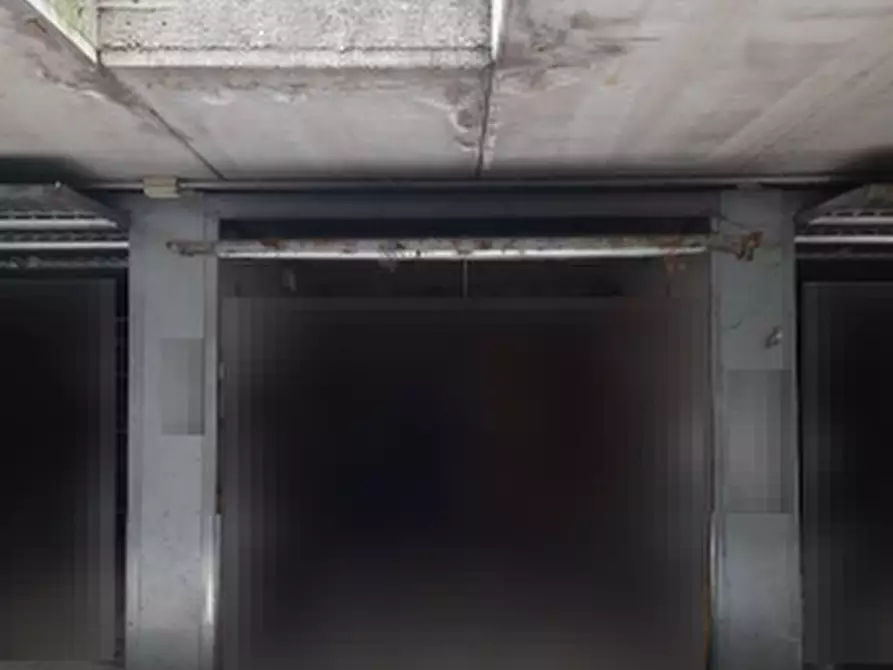 Immagine 1 di Garage in vendita  in Via Alessandro Volta a Cassano D'adda