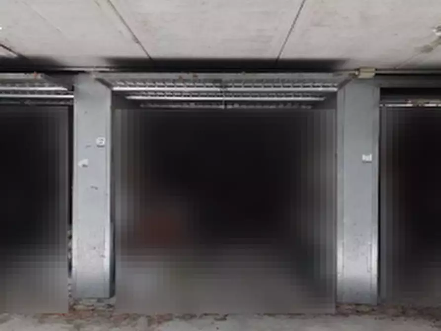 Immagine 1 di Garage in vendita  in Via Alessandro Volta a Cassano D'adda