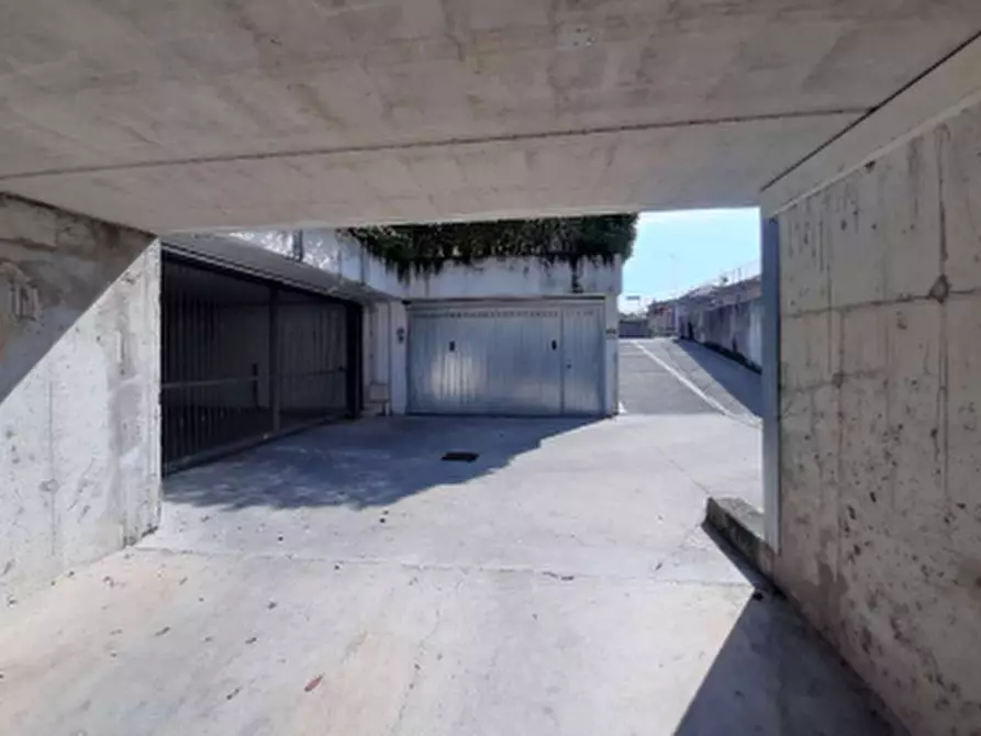 Immagine 3 di Garage in vendita  in Via Alessandro Volta a Cassano D'adda