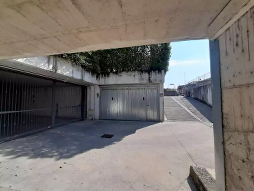 Immagine 2 di Garage in vendita  in Via Alessandro Volta a Cassano D'adda