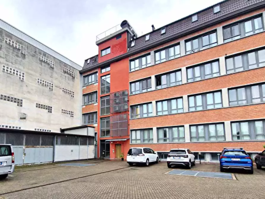 Immagine 2 di Laboratorio in vendita  in Via Romualdo Bonfadini a Milano