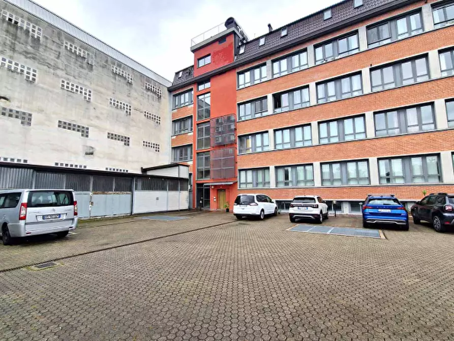 Immagine 3 di Laboratorio in vendita  in Via Romualdo Bonfadini a Milano