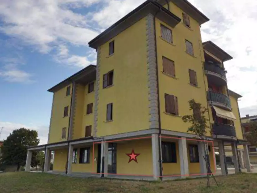 Immagine 1 di Negozio in vendita  in Piazzale Ventisette Gennaio a Casalgrande