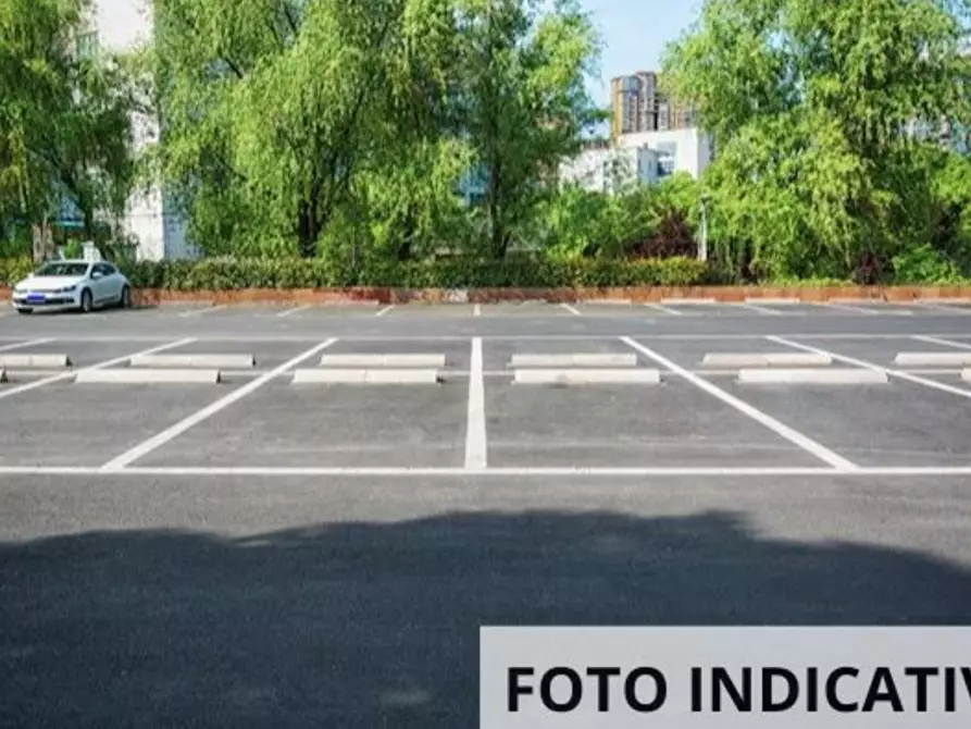 Immagine 3 di Posto auto in vendita  in Viale Ca’ Granda a Milano