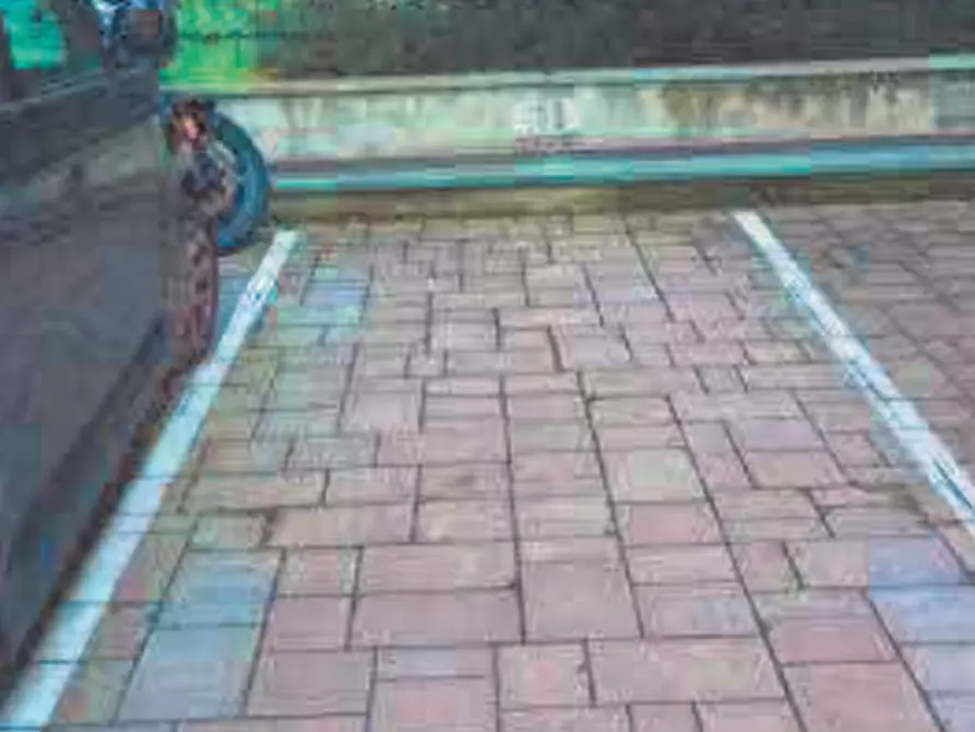 Immagine 1 di Posto auto in vendita  in Viale Ca’ Granda a Milano