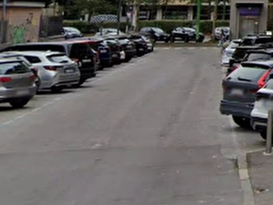 Immagine 4 di Posto auto in vendita  in Viale Ca’ Granda a Milano