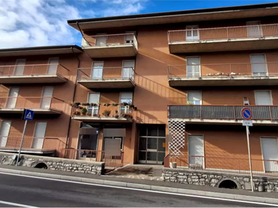 Immagine 1 di Appartamento in vendita  in Via Verdi  a Leffe