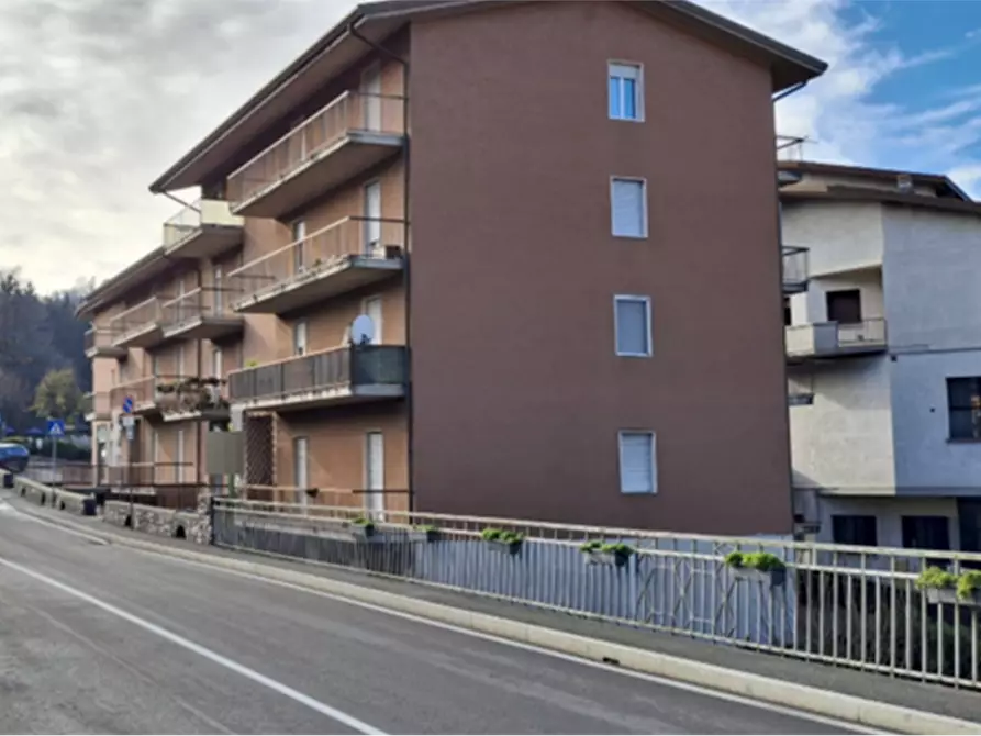 Immagine 4 di Appartamento in vendita  in Via Verdi  a Leffe
