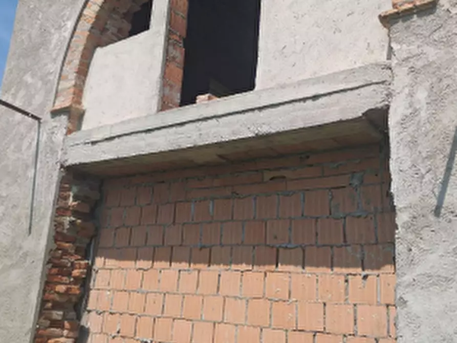 Immagine 2 di Magazzino in vendita  in Via Gorghi a Canda