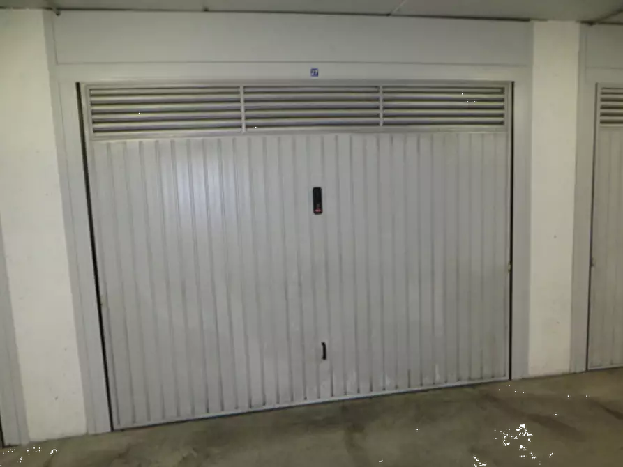 Immagine 2 di Garage in vendita  in Via Riviera Giacomo Matteotti a Badia Polesine