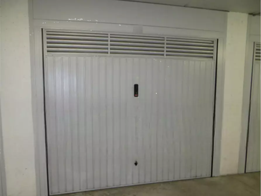 Immagine 2 di Garage in vendita  in Via Riviera Giacomo Matteotti a Badia Polesine