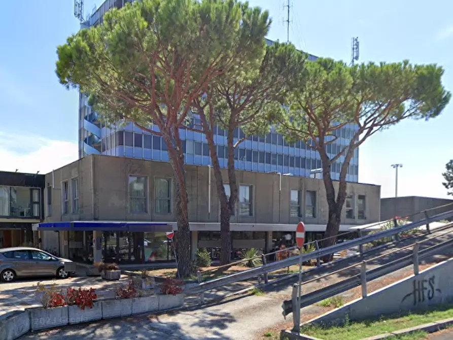 Immagine 3 di Negozio in vendita  in via Sergio Cavina a Ravenna