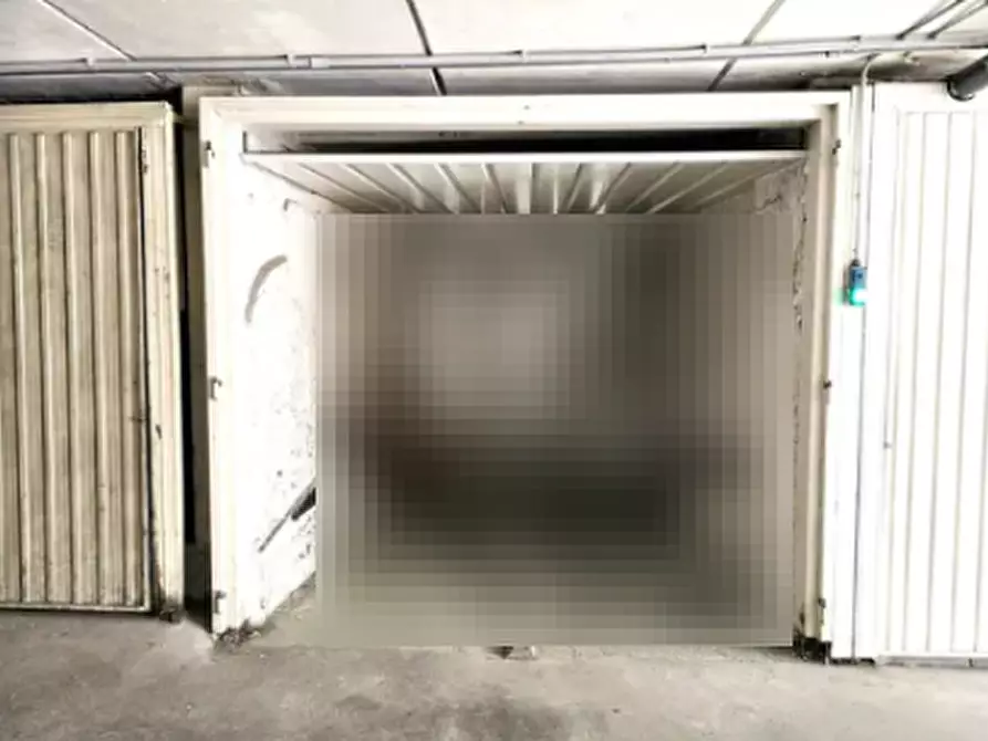 Immagine 2 di Garage in vendita  in via Umberto I a Rovigo