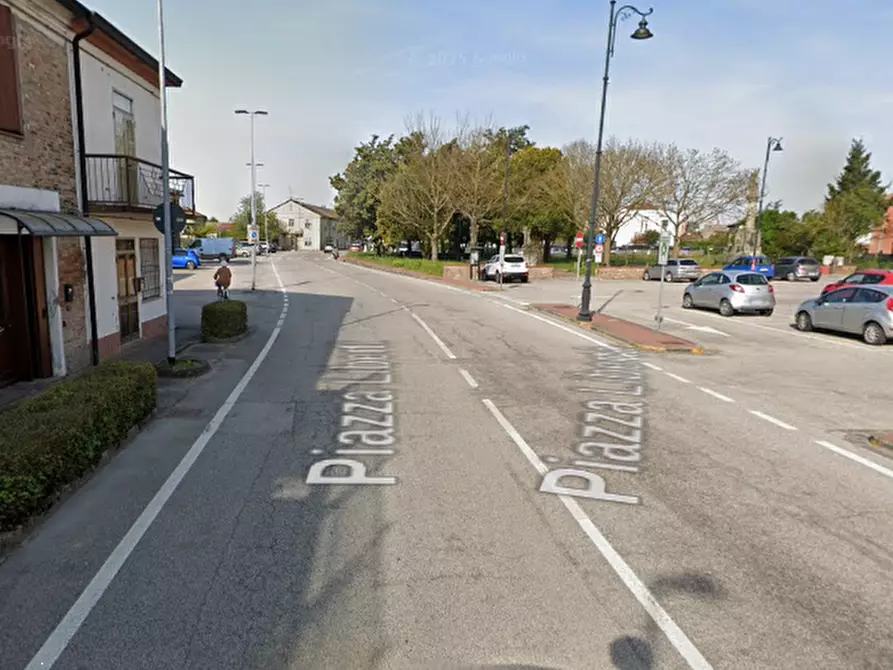 Immagine 10 di Negozio in vendita  in Piazza Libertà a Riva Del Po