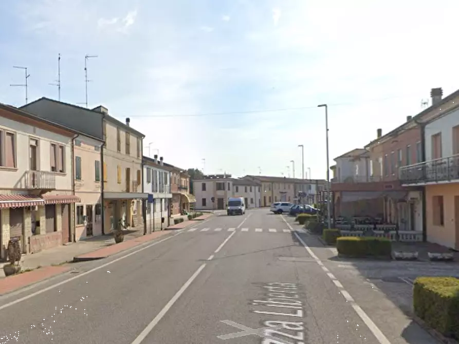Immagine 11 di Negozio in vendita  in Piazza Libertà a Riva Del Po