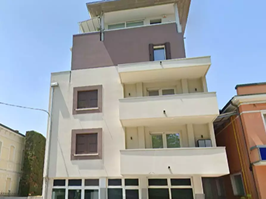 Immagine 3 di Negozio in vendita  in Viale Regina Margherita a Rovigo