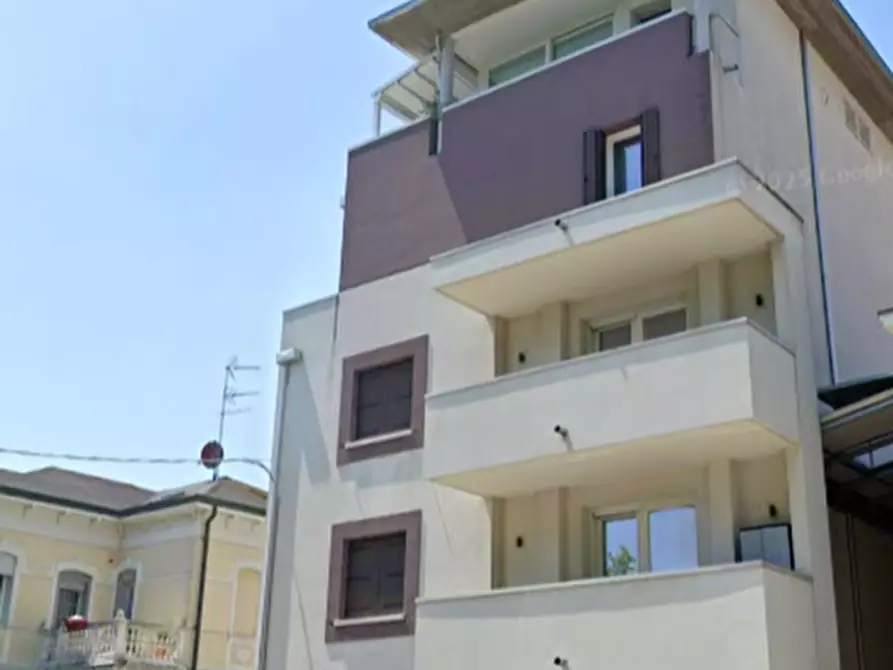 Immagine 8 di Negozio in vendita  in Viale Regina Margherita a Rovigo