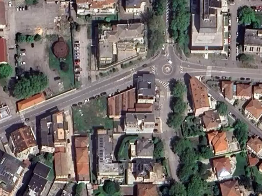 Immagine 11 di Negozio in vendita  in Viale Regina Margherita a Rovigo