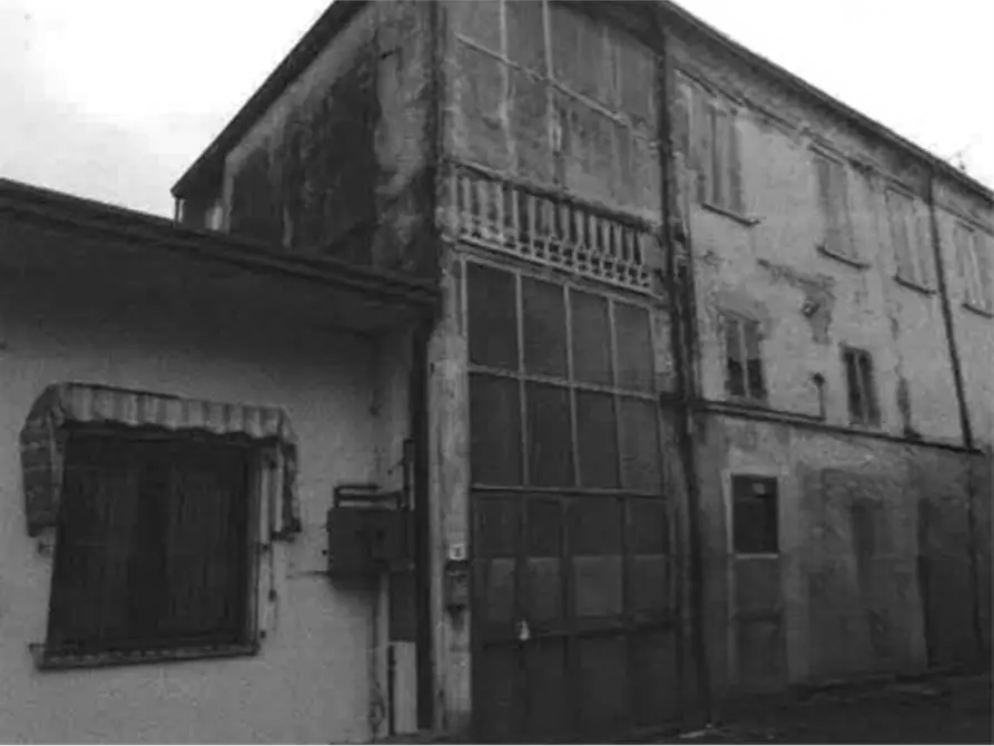 Immagine 3 di Negozio in vendita  in Via Vittorio Veneto a Riva Del Po