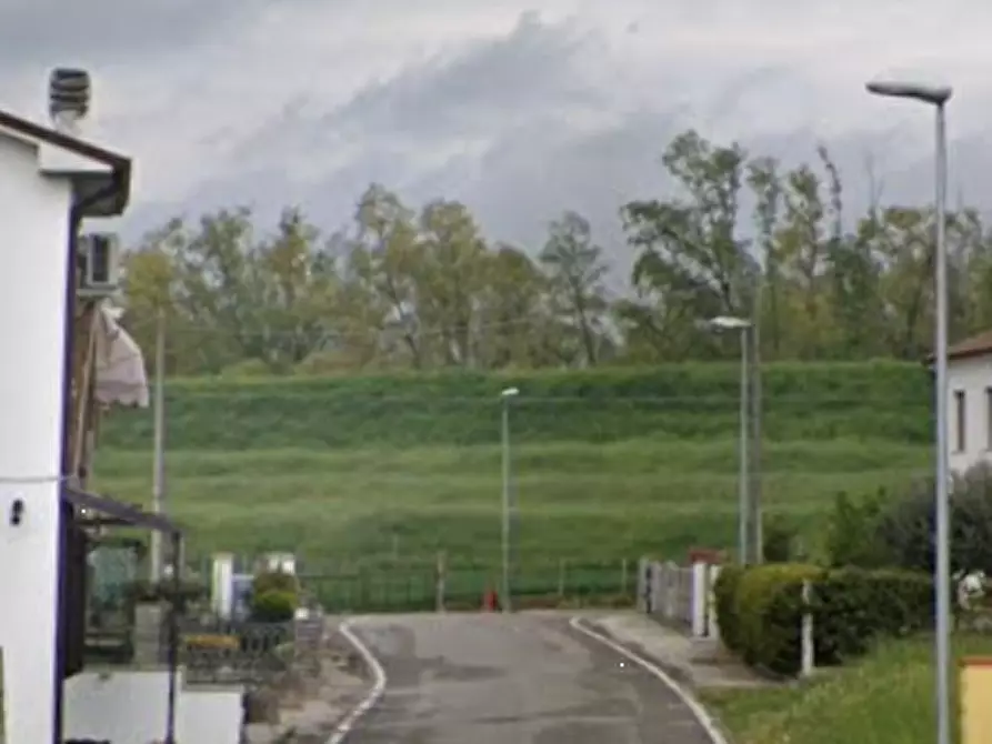 Immagine 10 di Negozio in vendita  in Via Vittorio Veneto a Riva Del Po