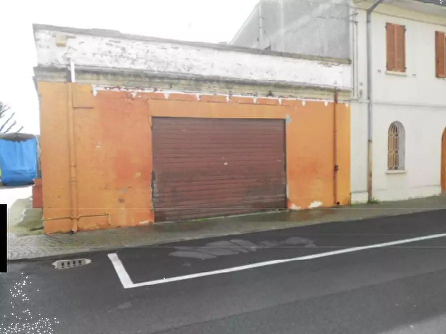 Immagine 4 di Negozio in vendita  in Via Cesare Battisti a Ficarolo