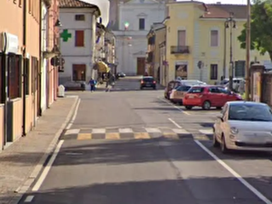 Immagine 10 di Negozio in vendita  in Via Cesare Battisti a Ficarolo