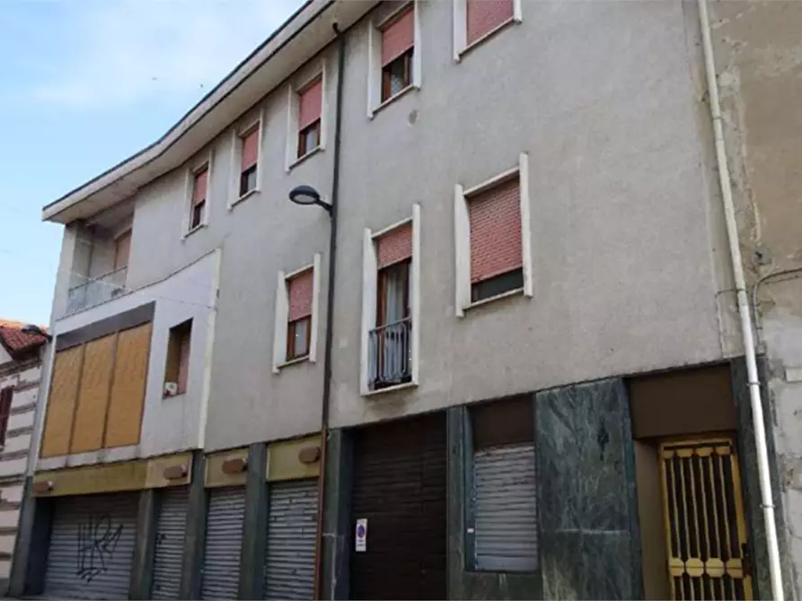 Immagine 1 di Stabile in vendita  in Via Dante Alighieri a Trezzo Sull'adda