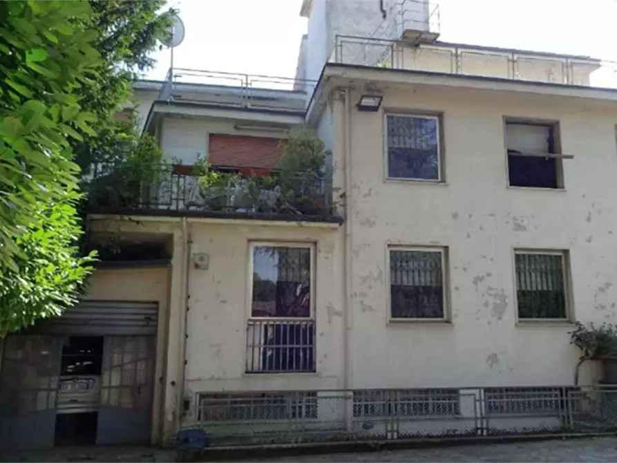 Immagine 4 di Stabile in vendita  in Via Dante Alighieri a Trezzo Sull'adda