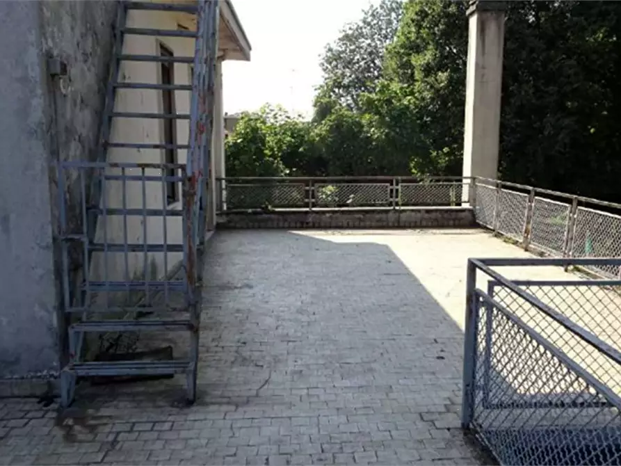 Immagine 6 di Stabile in vendita  in Via Dante Alighieri a Trezzo Sull'adda