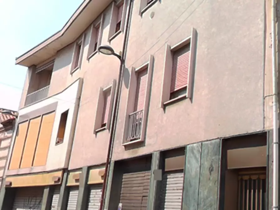 Immagine 9 di Stabile in vendita  in Via Dante Alighieri a Trezzo Sull'adda