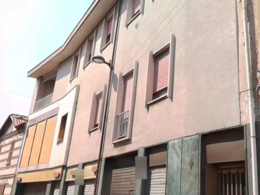 Immagine 12 di Stabile in vendita  in Via Dante Alighieri a Trezzo Sull'adda