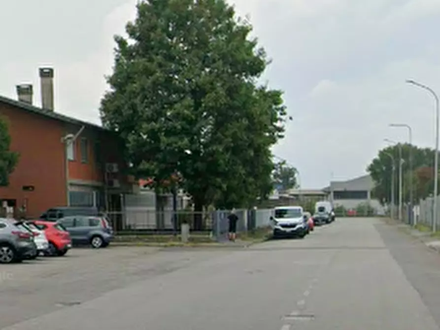 Immagine 4 di Laboratorio in vendita  in Via Staffora a Opera