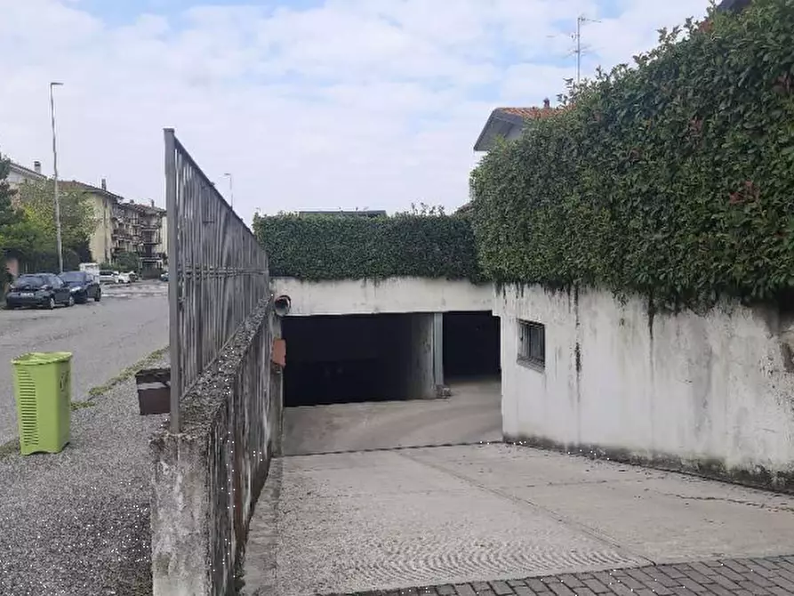 Immagine 2 di Garage in vendita  in Via Alessandro Volta a Cassano D'adda