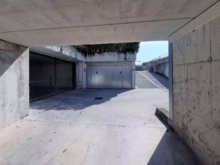 Immagine 3 di Garage in vendita  in Via Alessandro Volta a Cassano D'adda